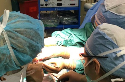 Podiatric surgeons in O R